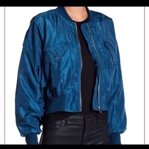 NWT Romeo + JULIET cropped bomber jacket